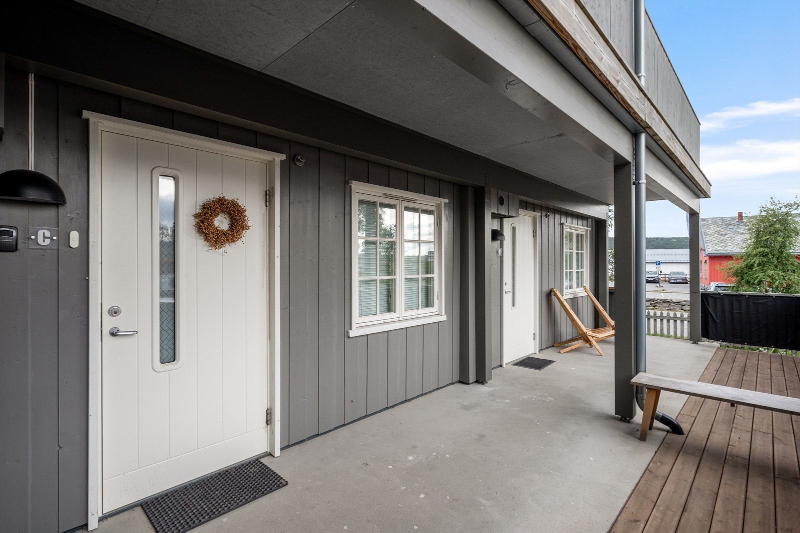 Inngangsparti. Galleribilde