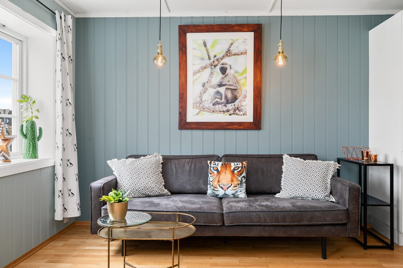 Leiligheten ligger i et bygg som ble bygd om til leiligheter i 2015/2016. Det er heis i bygget. Galleribilde