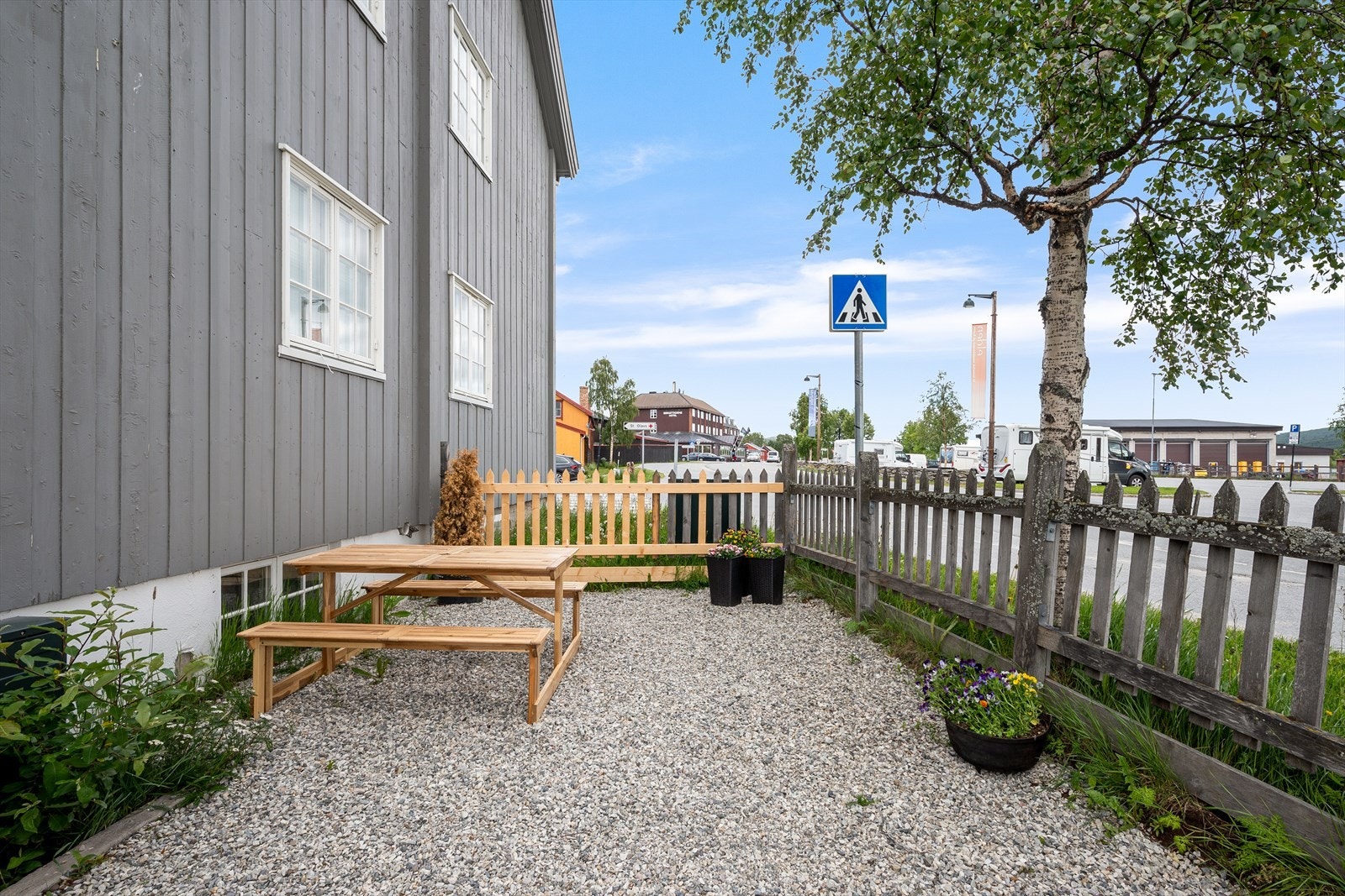 Felles uteplass. Galleribilde