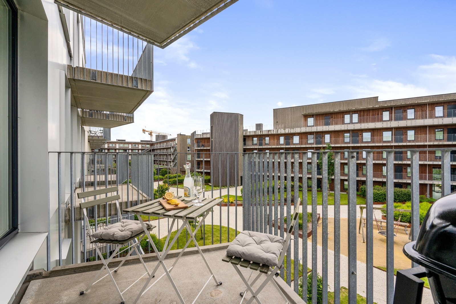 Her har man sol fra ca. kl.13:00 til 22:00. Galleribilde