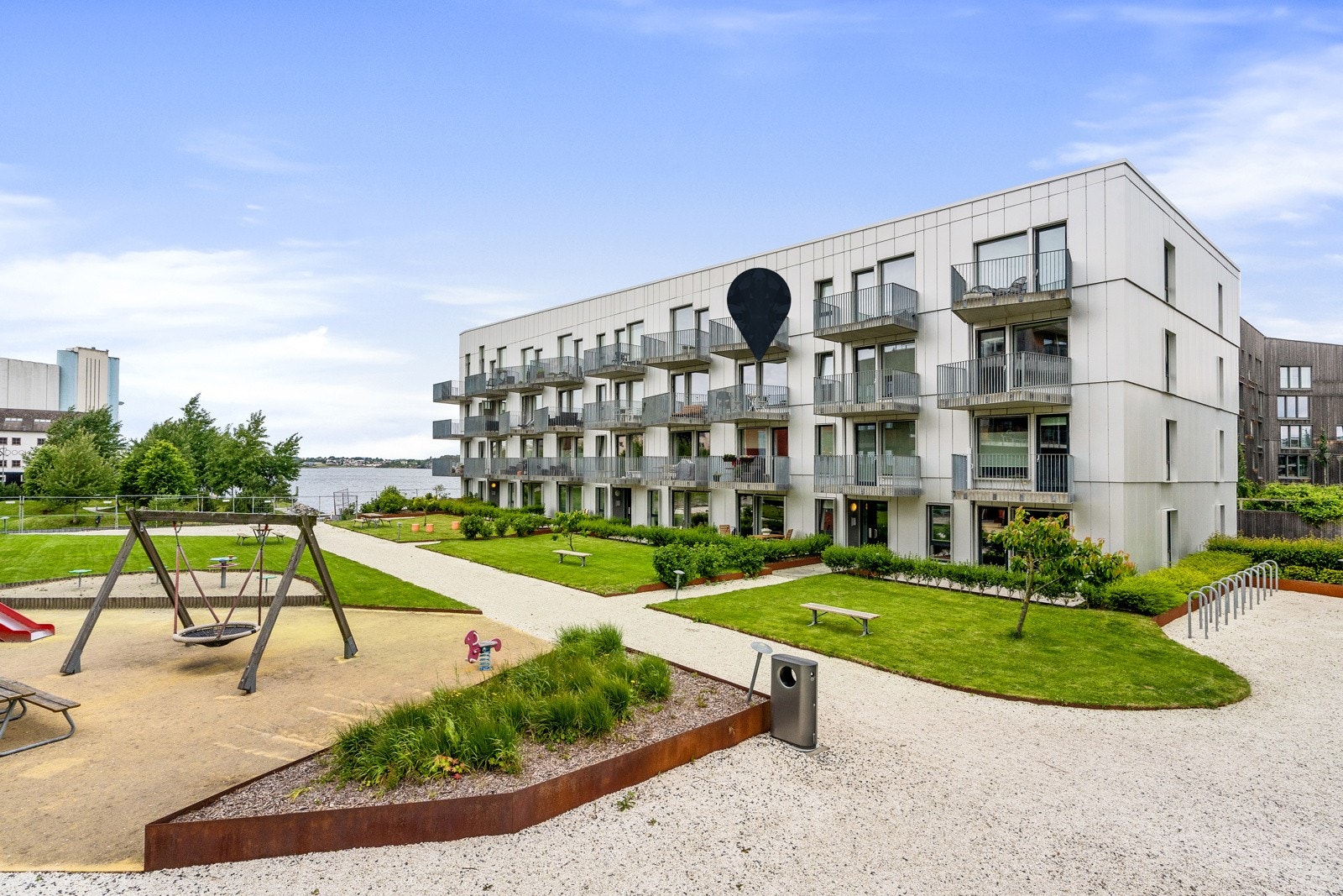 Leiligheten har en sentral beliggenhet i et urbant og etterspurt boligområde i Østre bydel/ Siriskjeret. Galleribilde