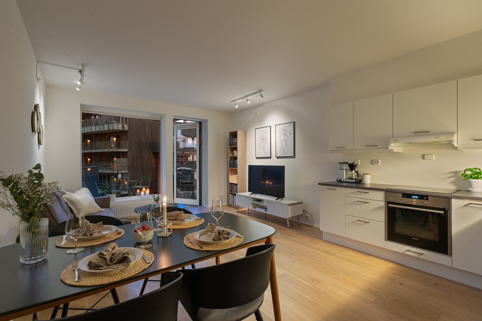 Bydelen fremstår i dag som en moderne, sjønær bydel, med gjennomført arkitektur, spennende omgivelser og alt du trenger innen gåavstand. Galleribilde