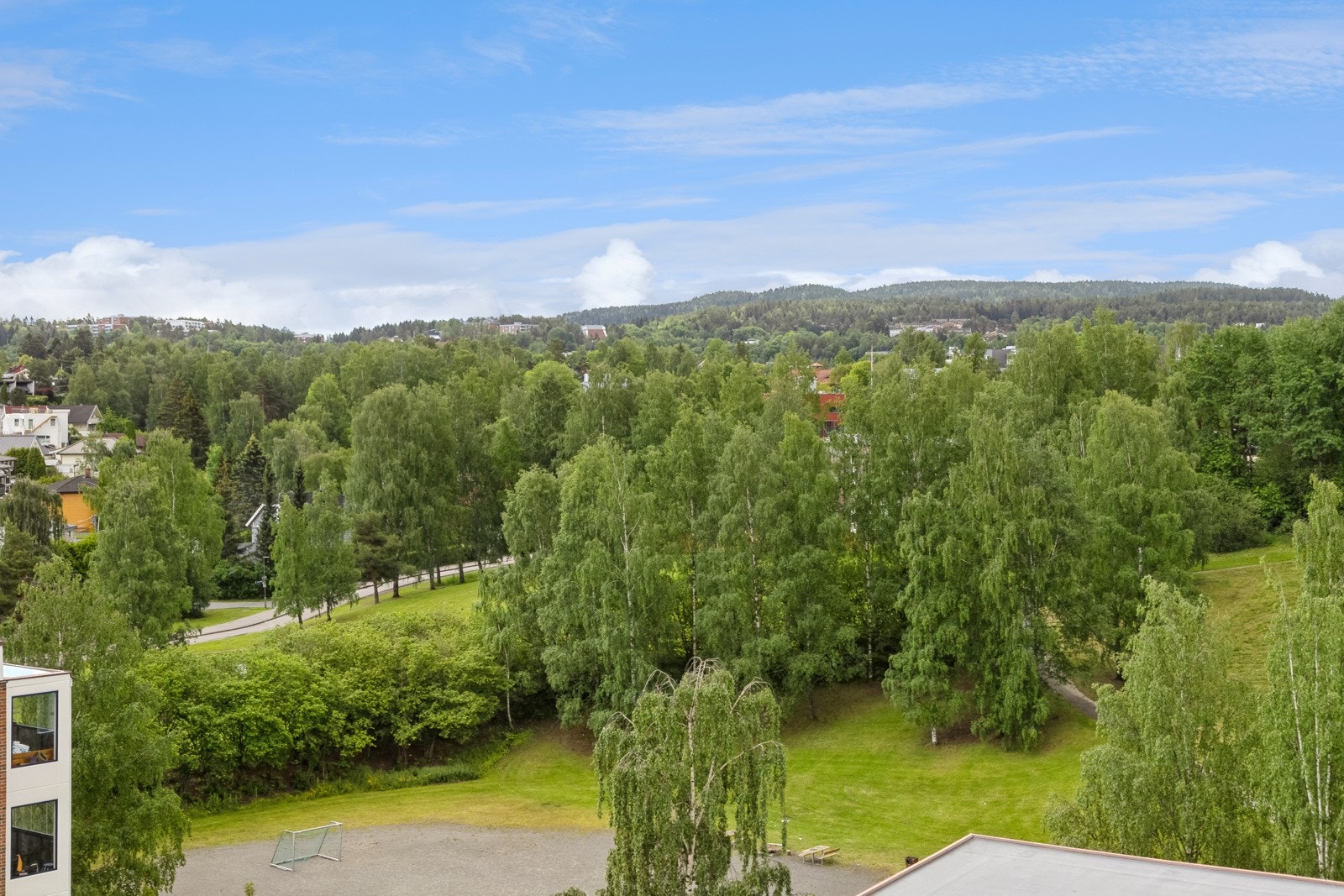 Flott utsikt fra balkongen som vender mot syd. Galleribilde
