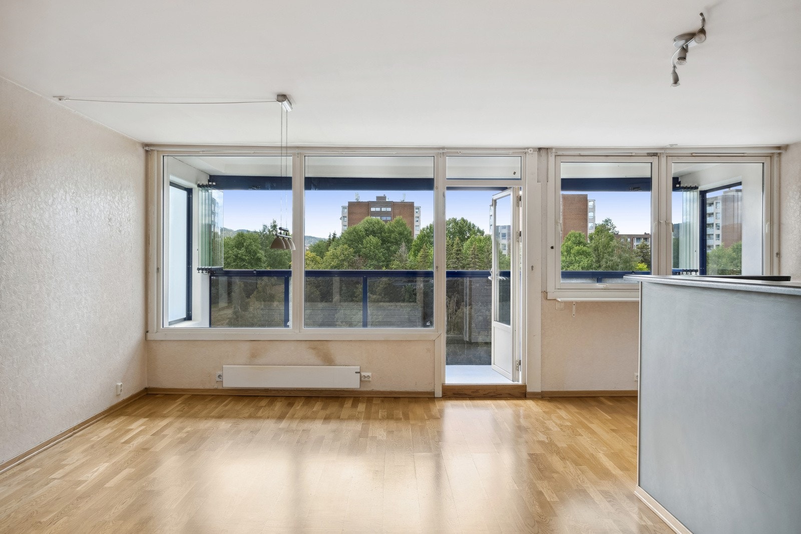 Stue med adkomst til til stor, flott balkong. Galleribilde