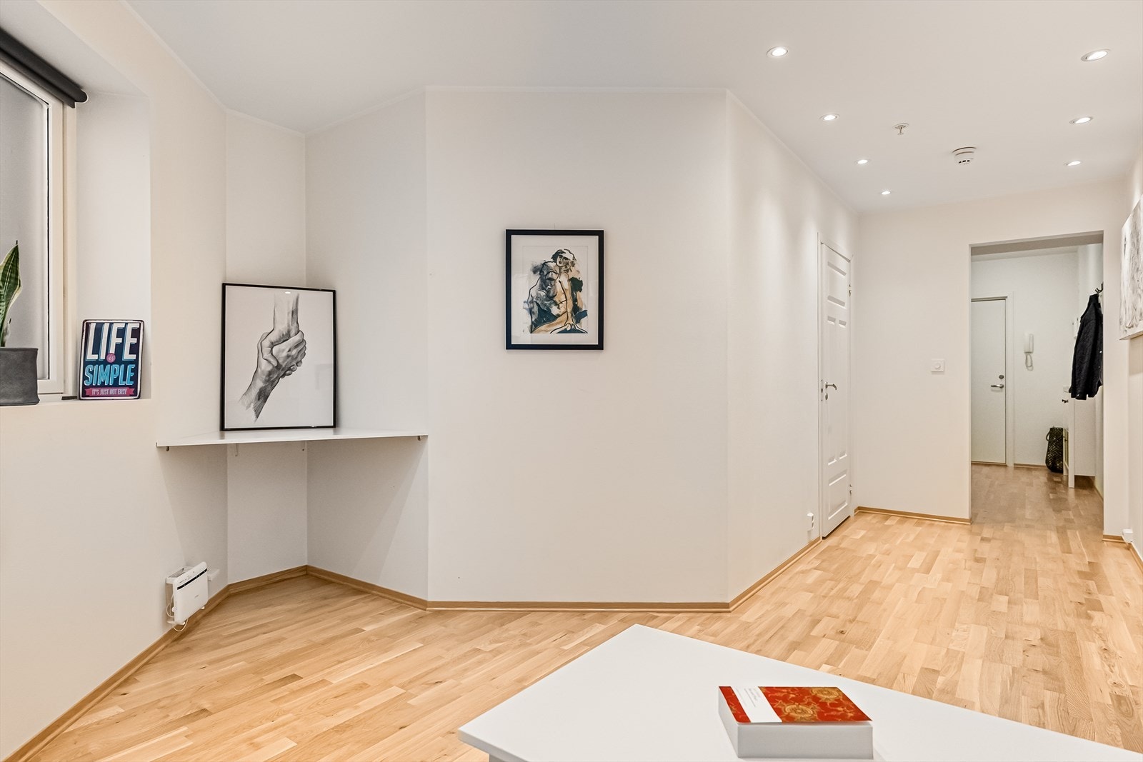 Veggene er malt i lyse, tidløse farger. Galleribilde