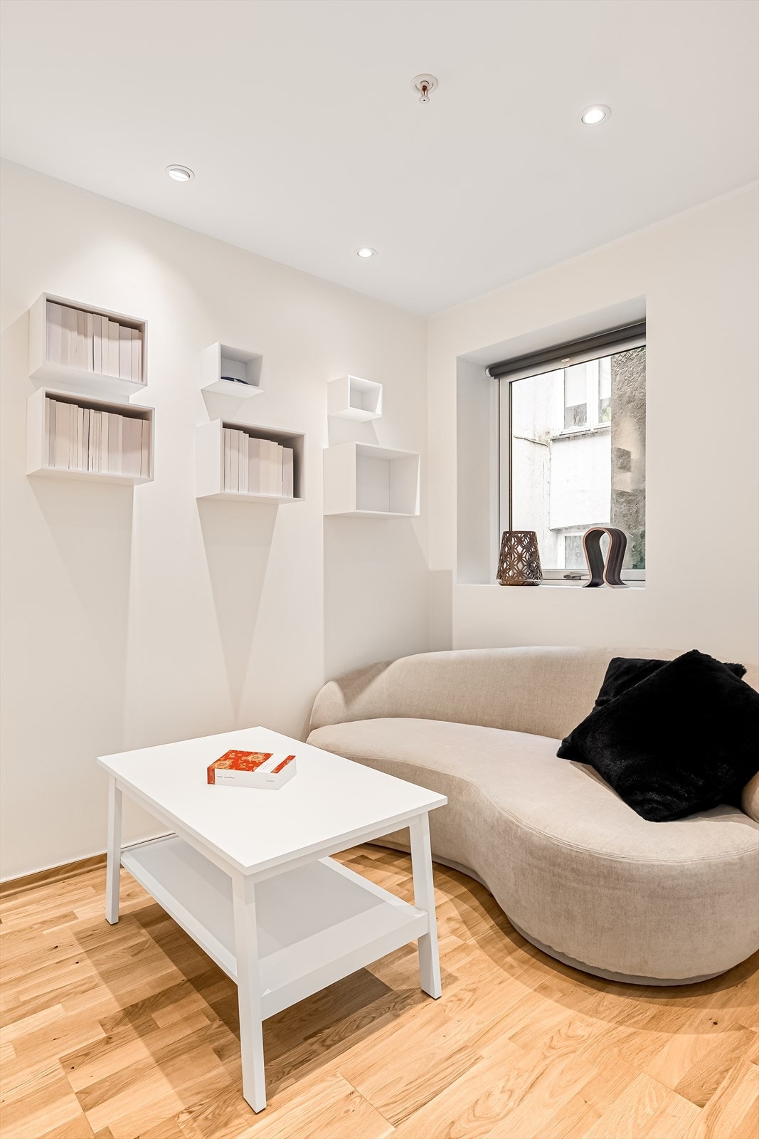 Det er behagelig downlights i himling. Galleribilde