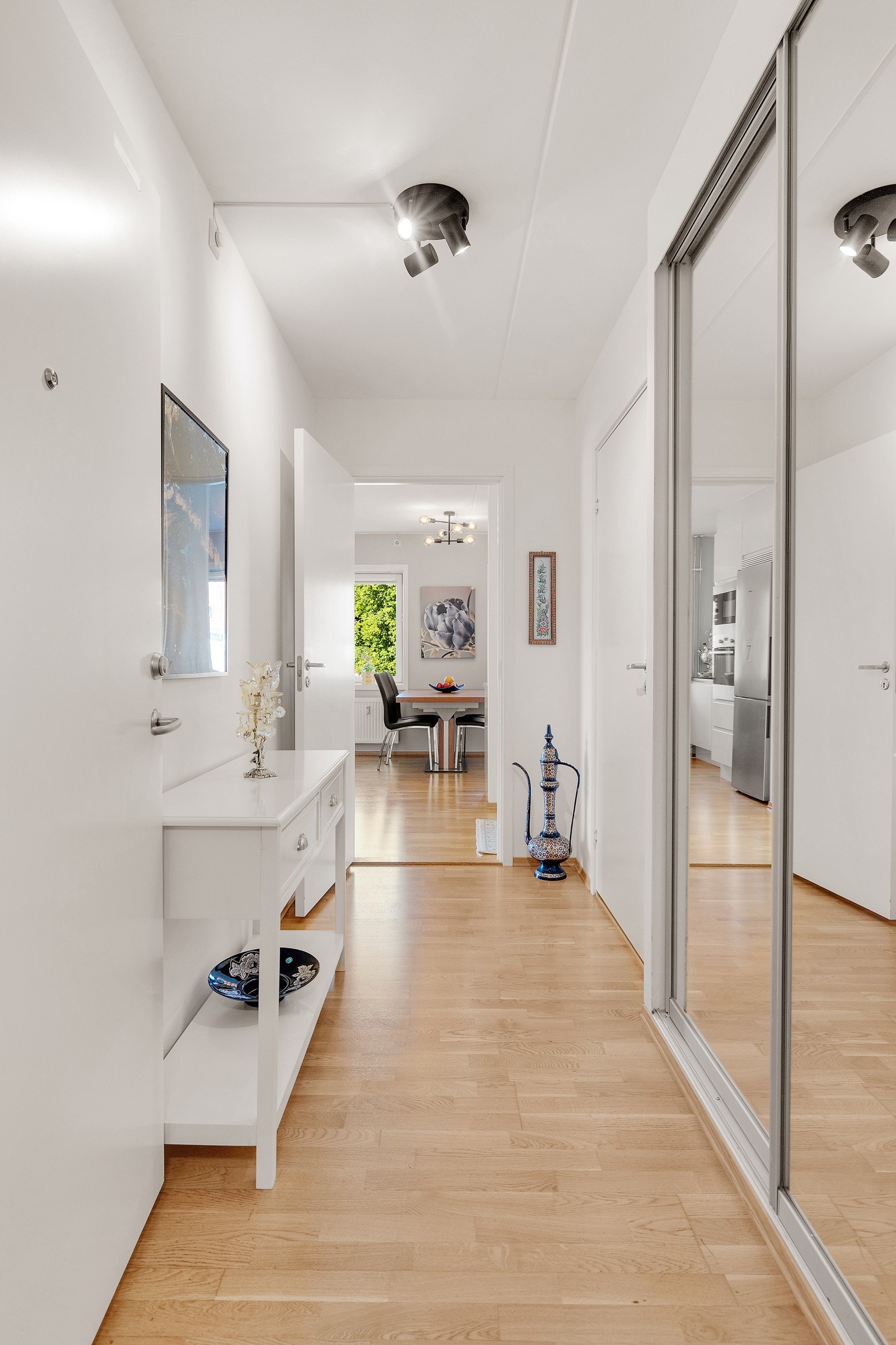Her får man umiddelbart et godt førsteinntrykk av boligen. Galleribilde