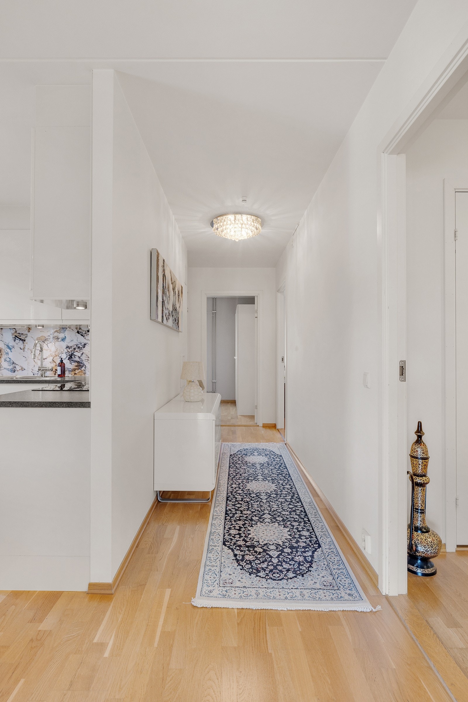 Fra gangen er det videre adkomst til badet og soverommene. Galleribilde