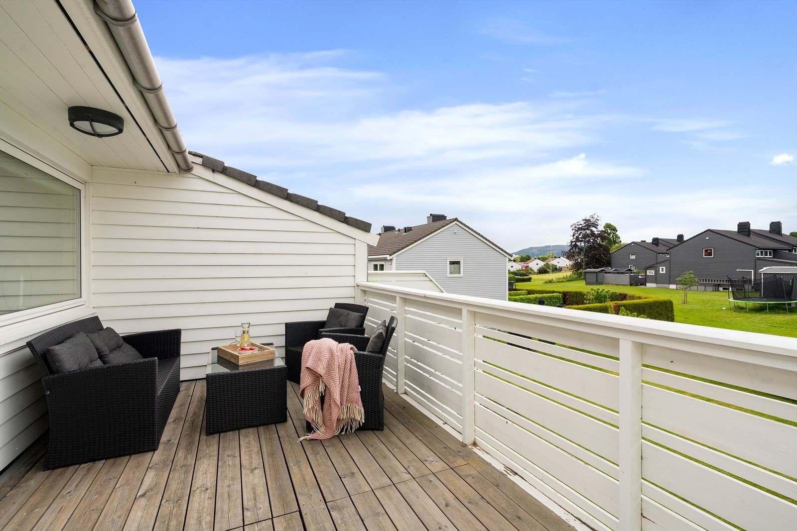 Romslig balkong som ligger sørvestvendt og her får du gode solforhold! Galleribilde