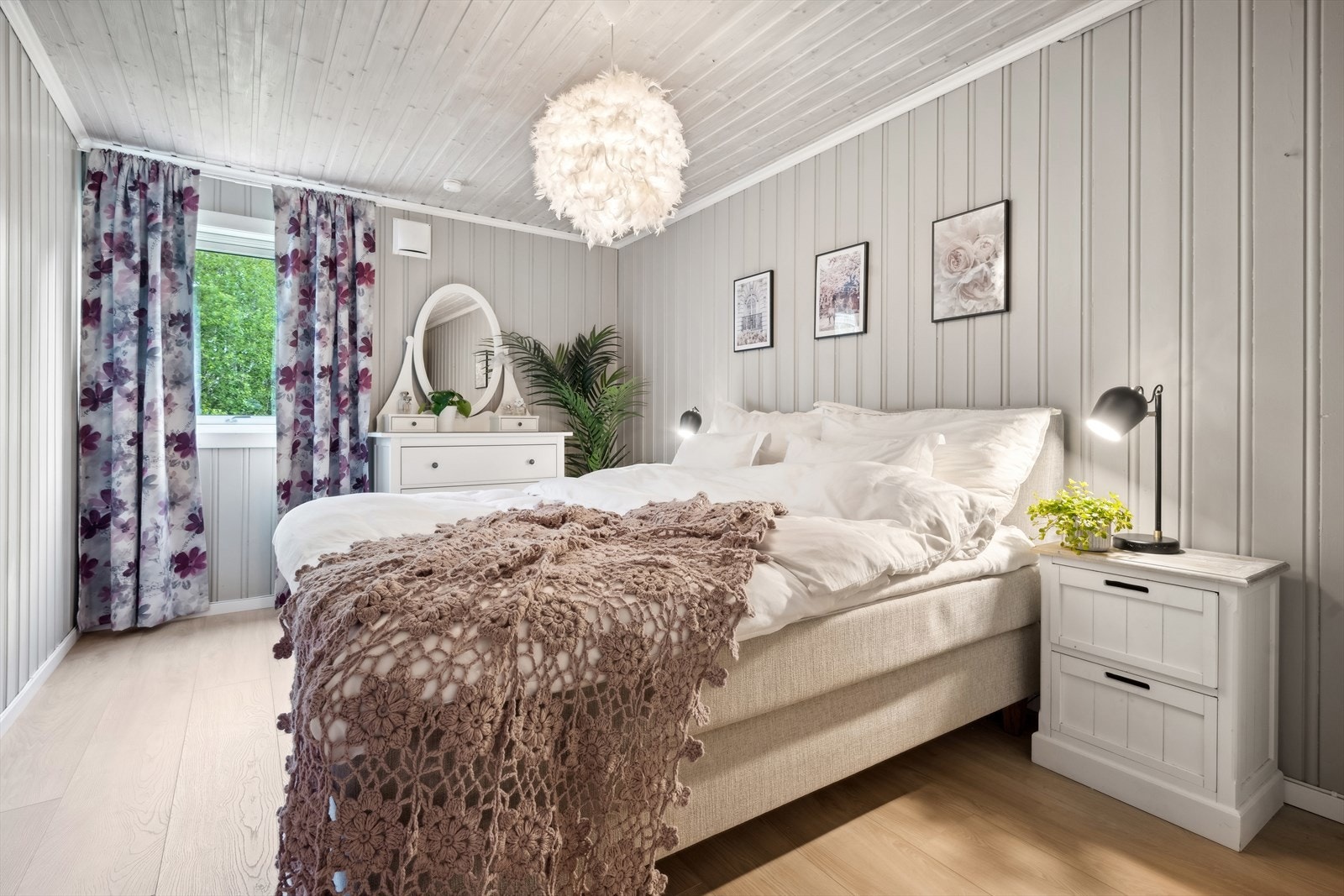 Her er det svalt og deilig selv på de varmeste sommerdagene, både store og små vil sove ekstra godt her i fredfulle omgivelser. Galleribilde