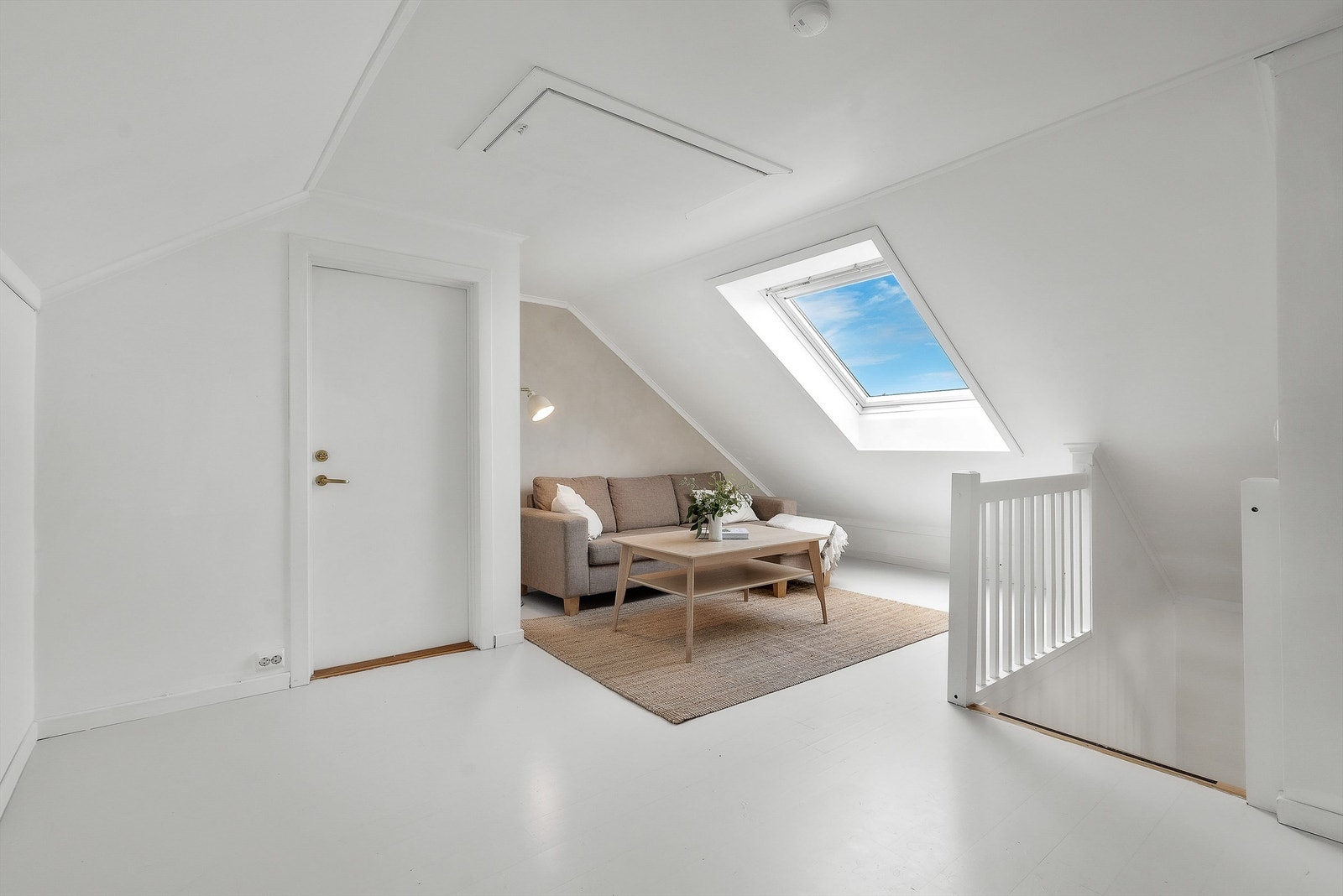 Lys og flott loftstue i 3 etasje Galleribilde