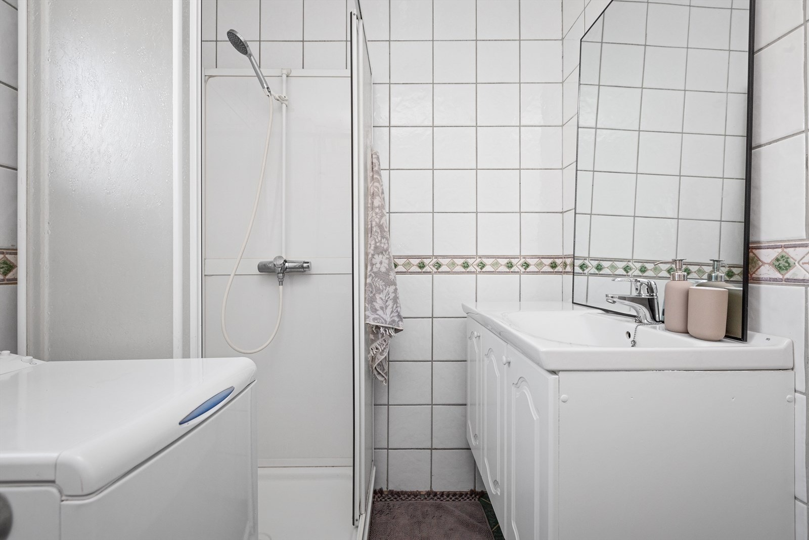 Bad med dusjkabinett Galleribilde