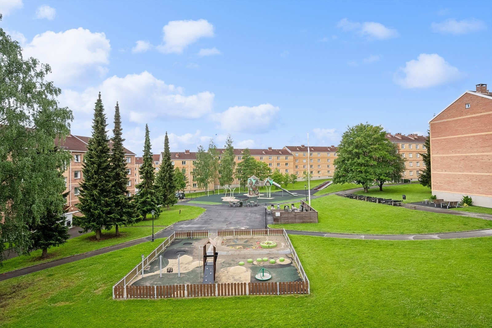 Fra borettslagets felles uteområder. Galleribilde