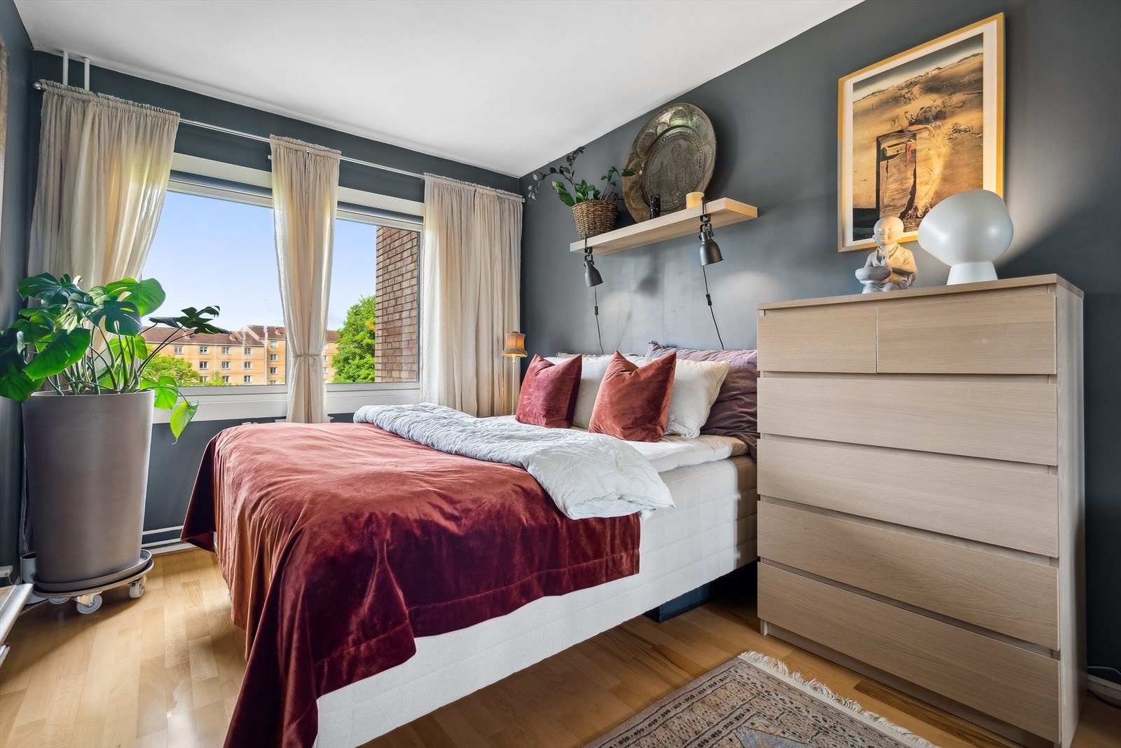 Hovedsoverommet har god plass til dobbelseng. Galleribilde