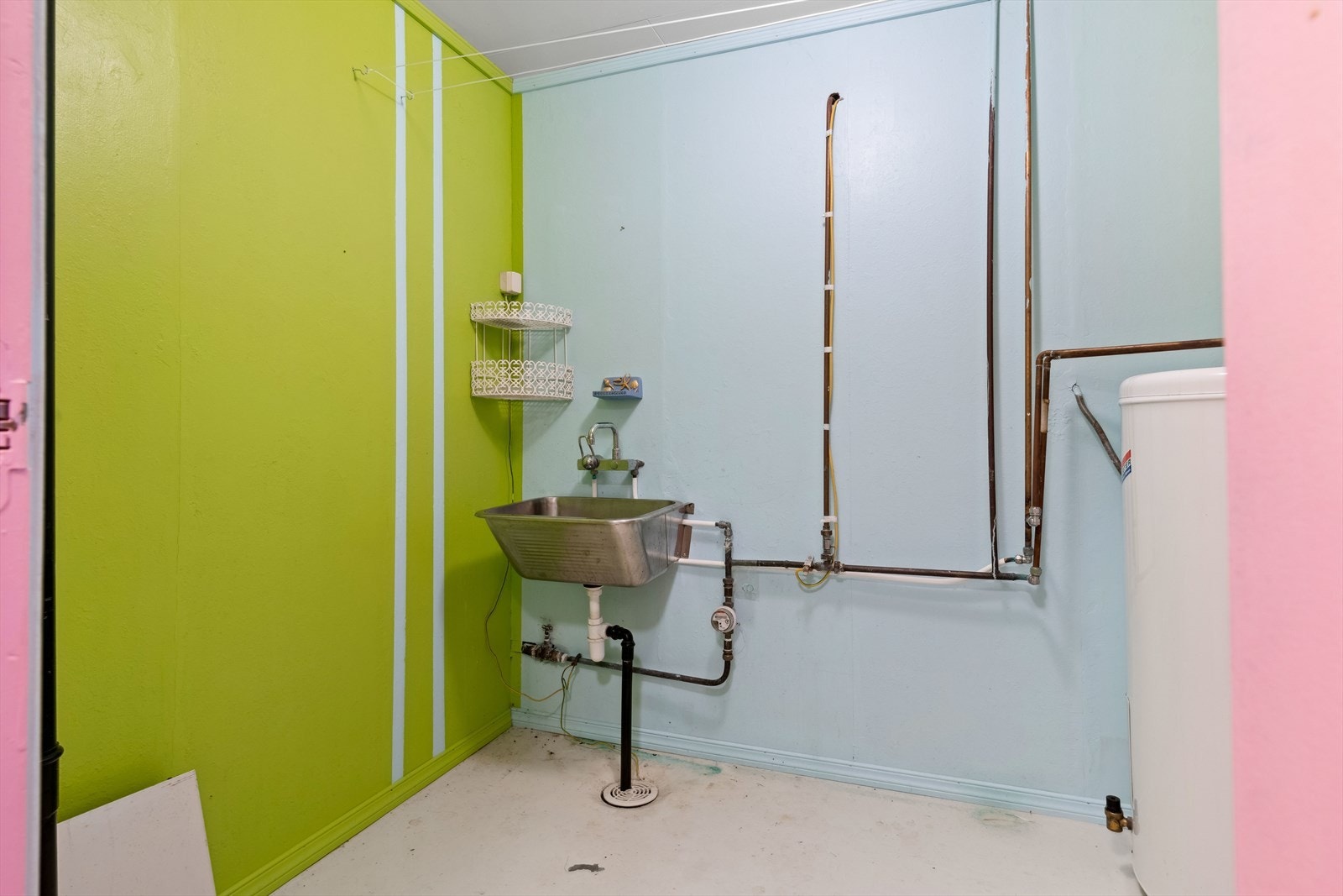 Vaskerom i underetasje med enkel standard Galleribilde