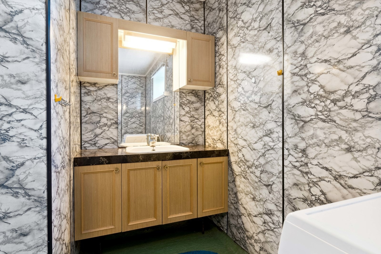 Bad i underetasjen har behov for oppgradering/renovering. Galleribilde