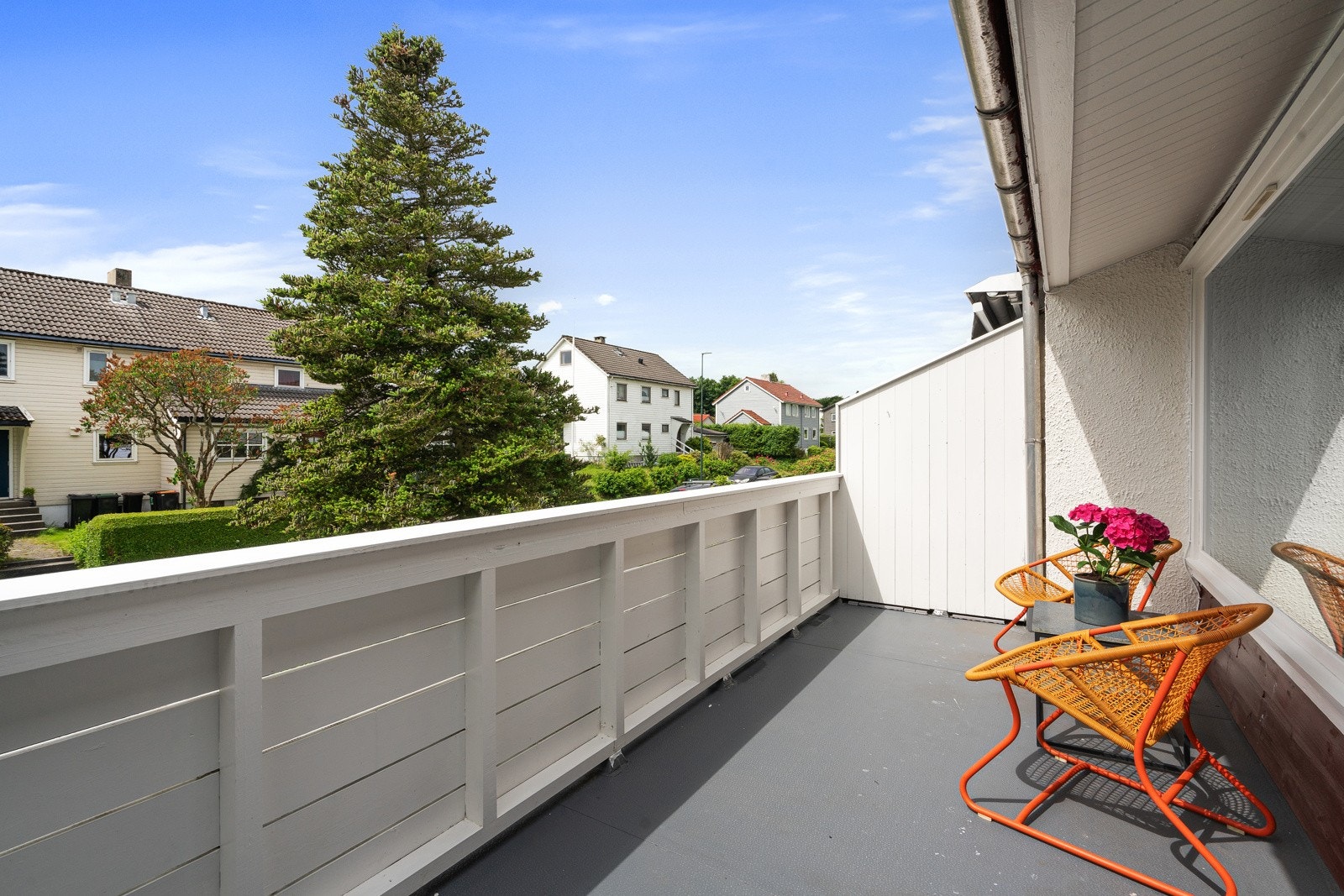 Utgang til balkong som vender mot sørvest. Her kan man nyte kveldssolen! Galleribilde