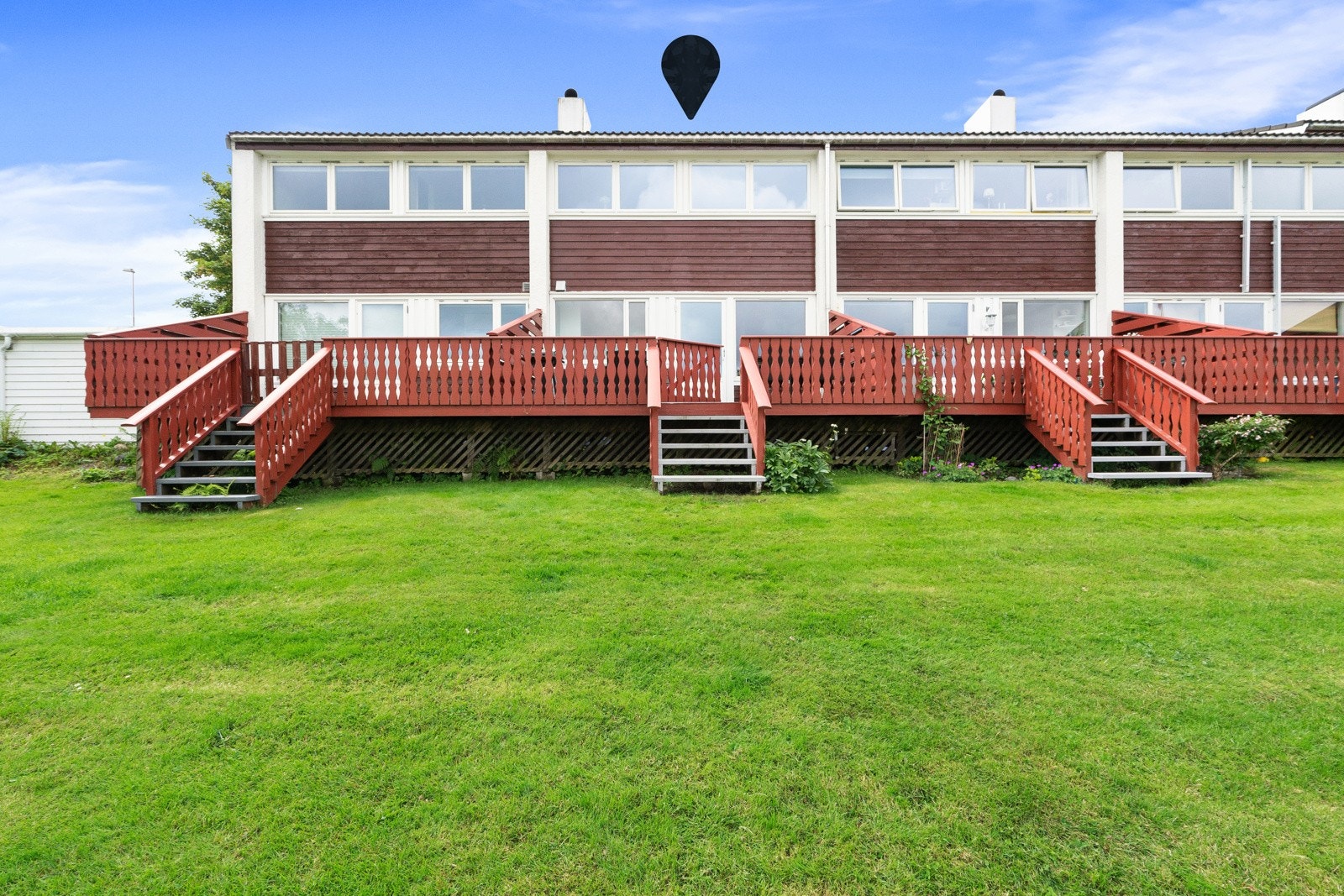 Boligen grenser til et stort, felles grøntområde. Galleribilde