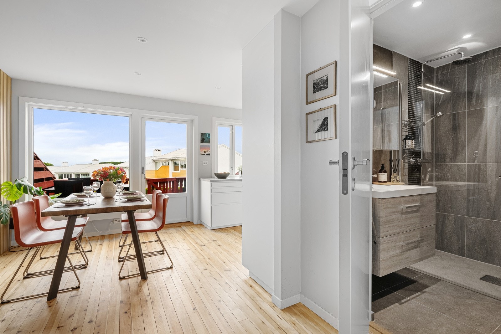 Videre tilkomst til boligens bad. Galleribilde