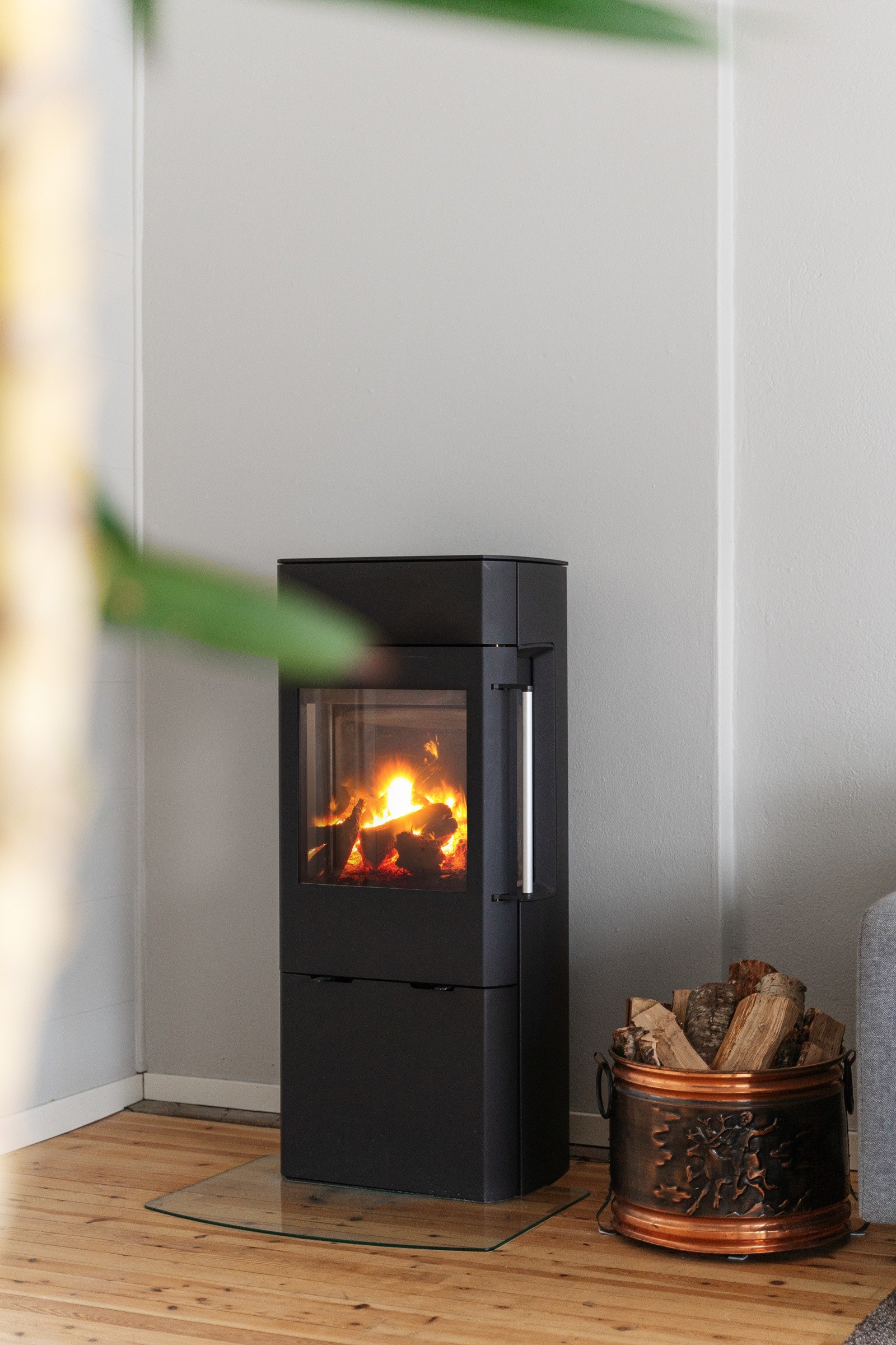 Ildsted og elektrisk oppvarming i boligen. Galleribilde