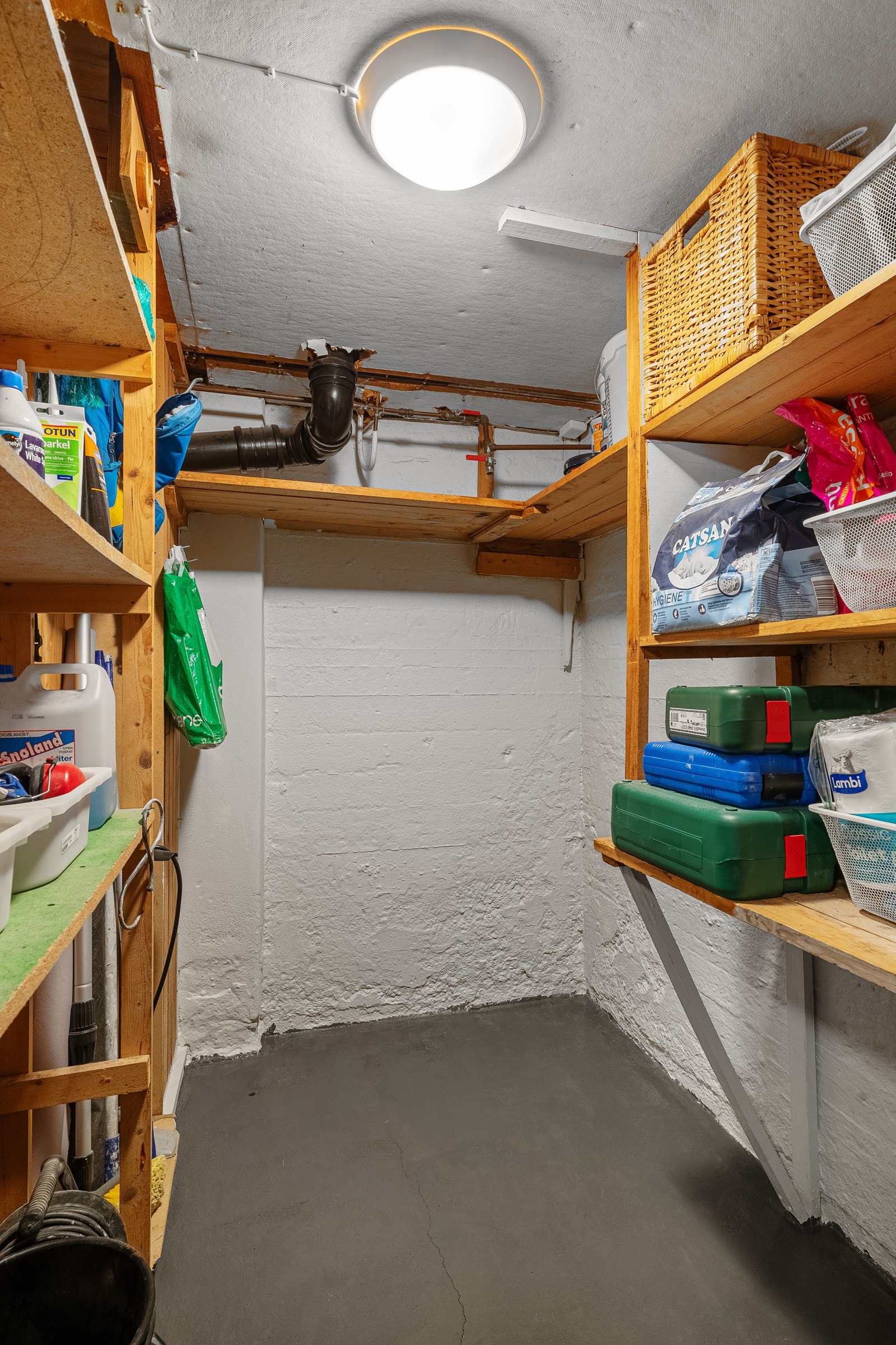 Bod i kjelleretasje. Galleribilde