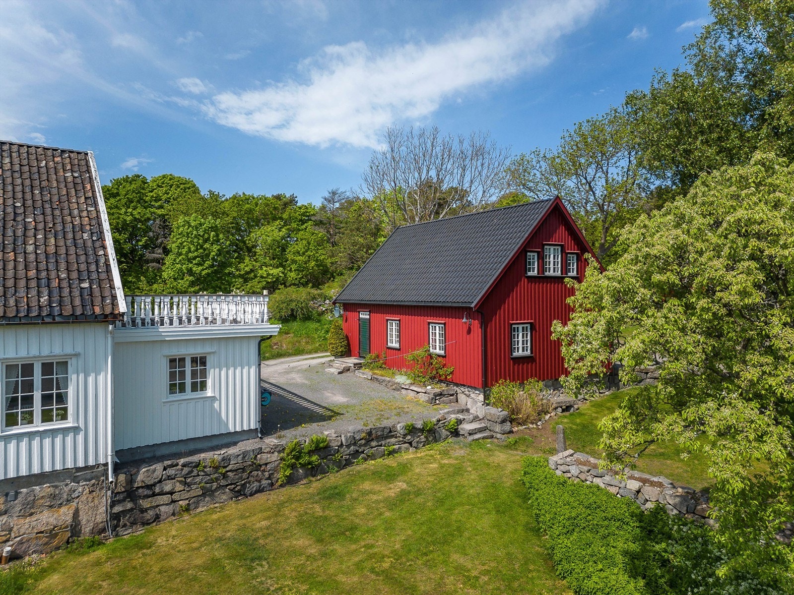 Garasje fra 1730, renovert og omgjort til leilighet i 2003 og 2012. Galleribilde