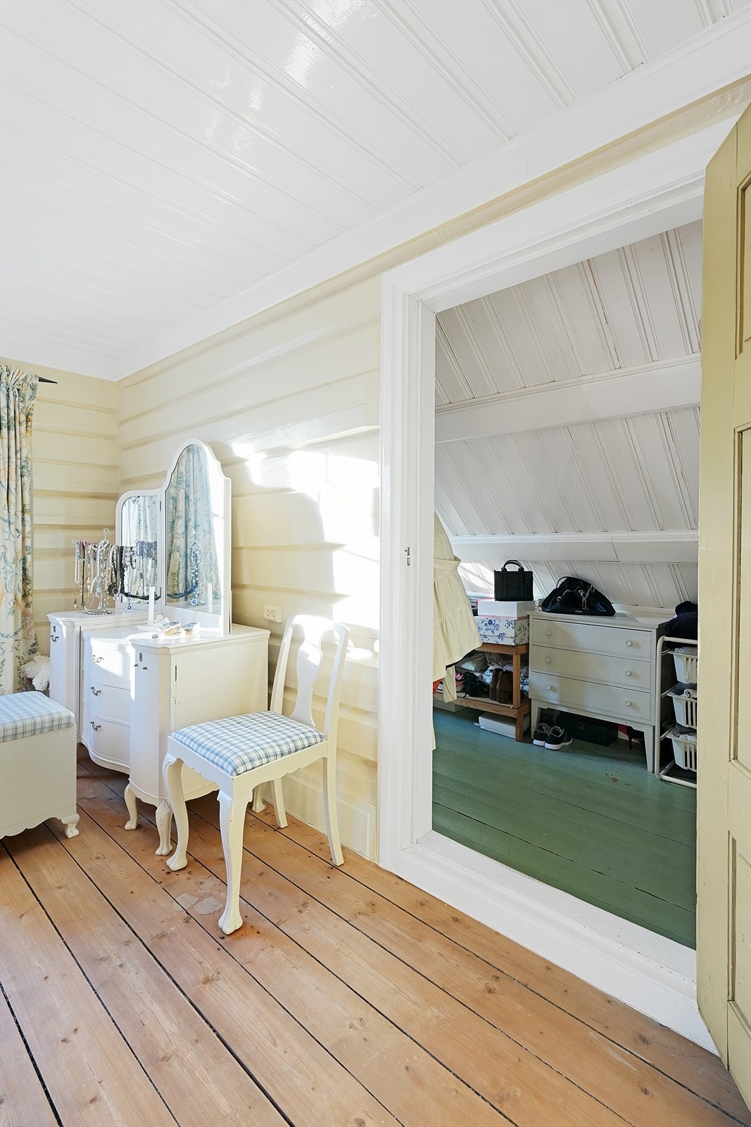 Praktisk bod med gode oppbevaringsmuligheter. Galleribilde