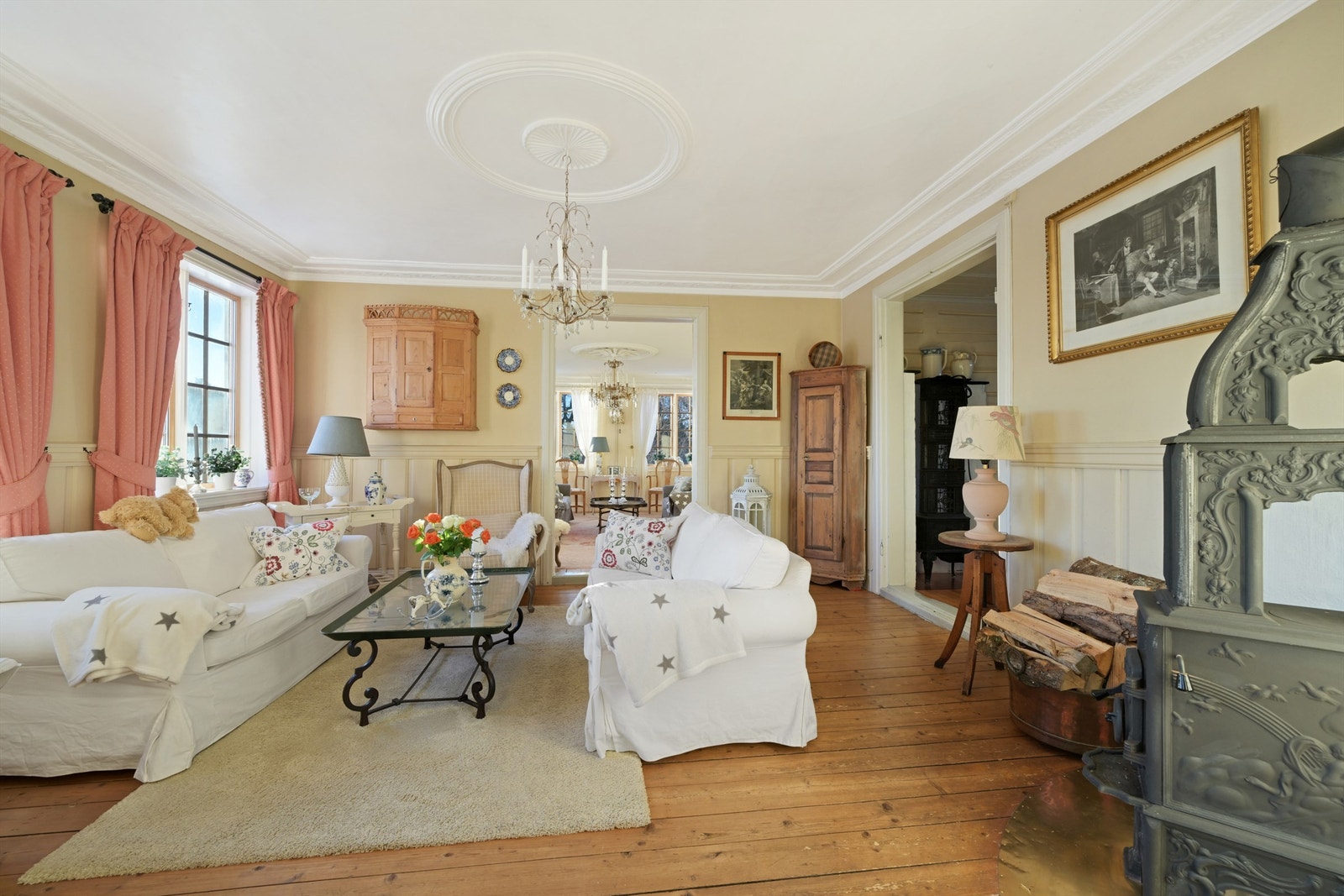 Her er det hyggelig å innrede med en pen sofagruppe eller annet ønskelig møblement. Galleribilde