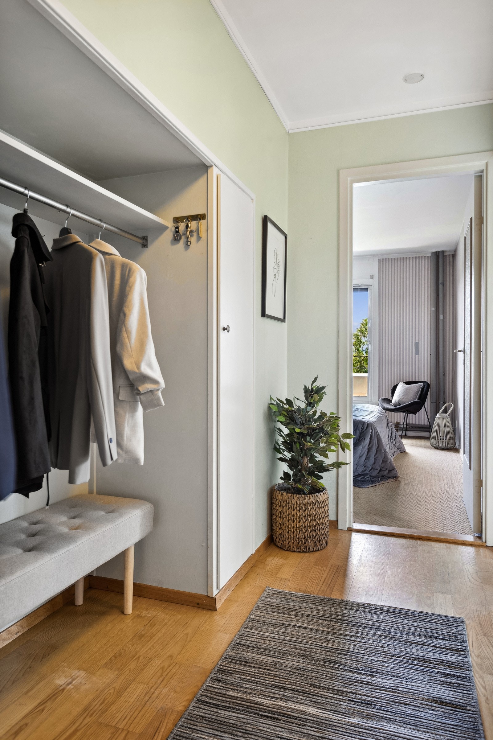 Entré med inngang til innvendig garderobe Galleribilde