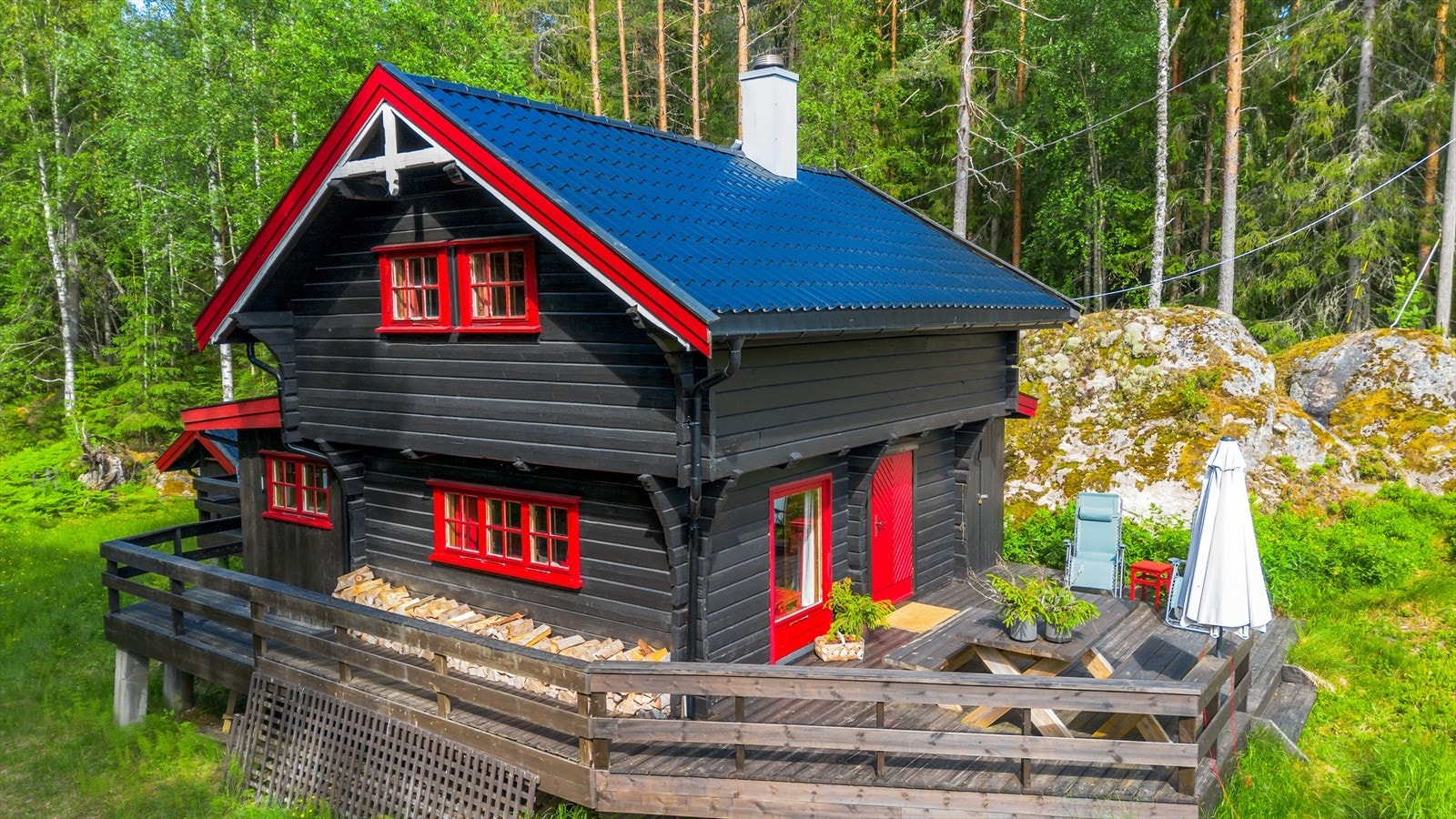 Stor terrasse med god plass for utemøblement og annet en måtte ønske. Galleribilde