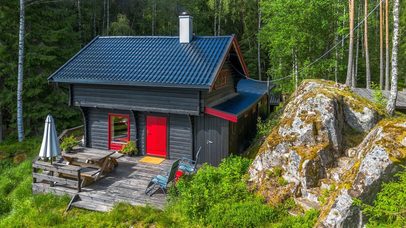 Med vegetasjon rundt fritidseiendommen er en godt skjermet for innsyn. Galleribilde