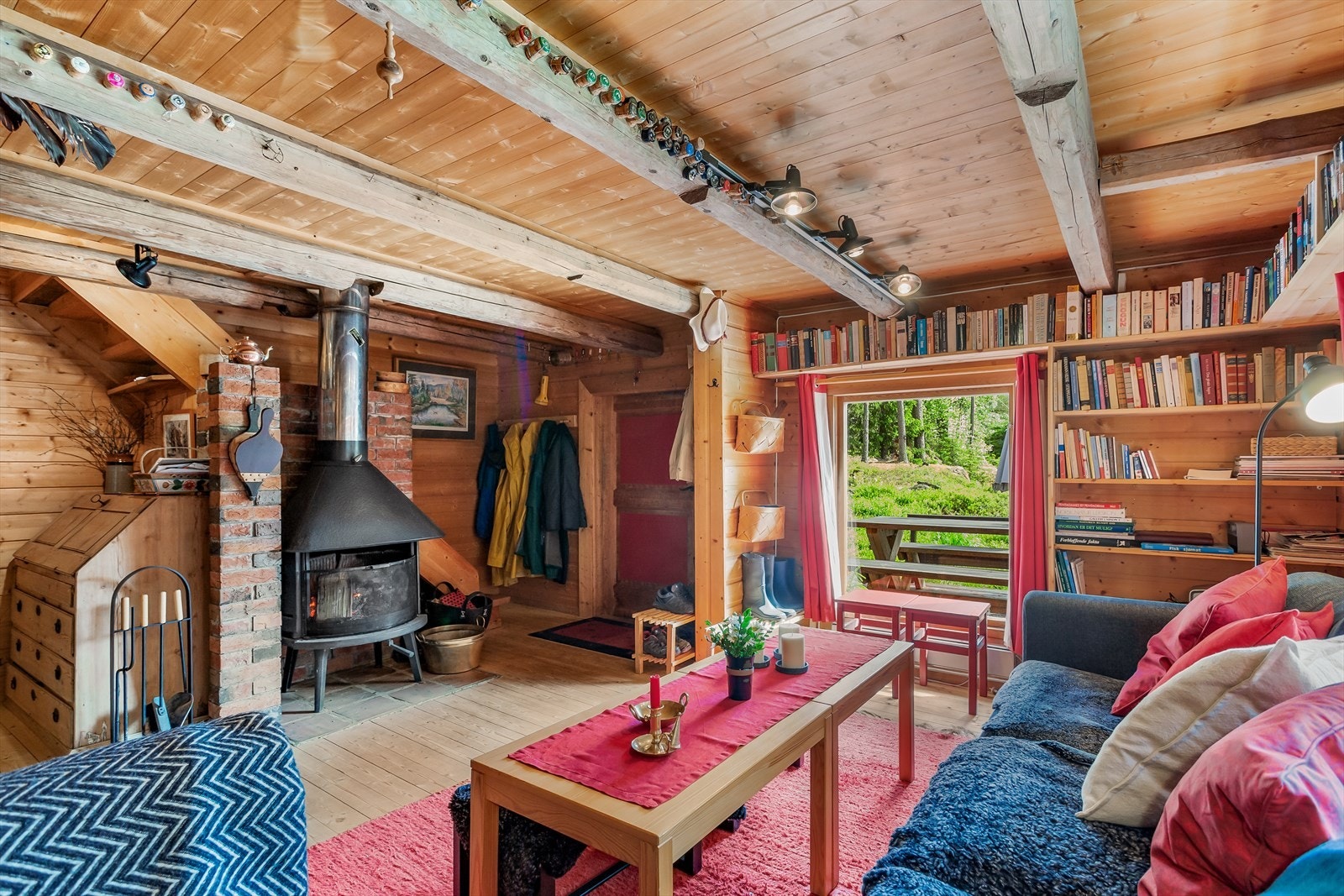 Fra stuen er det utgang til terrasse Galleribilde