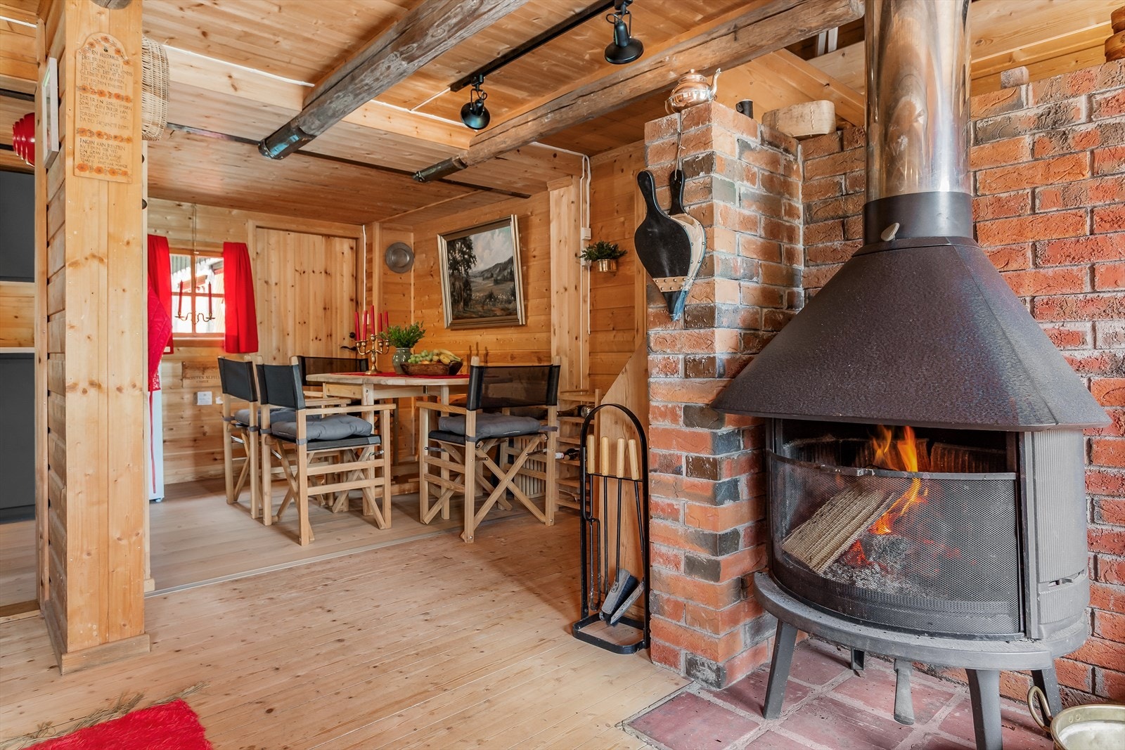 Vedovn som skaper kos og som varmer godt på sure høst- og vinterkvelder. Galleribilde