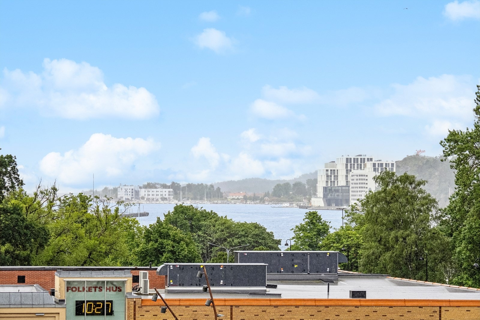 Lekker utsikt fra fellesarealene til leilighetene i 4. etasje Galleribilde