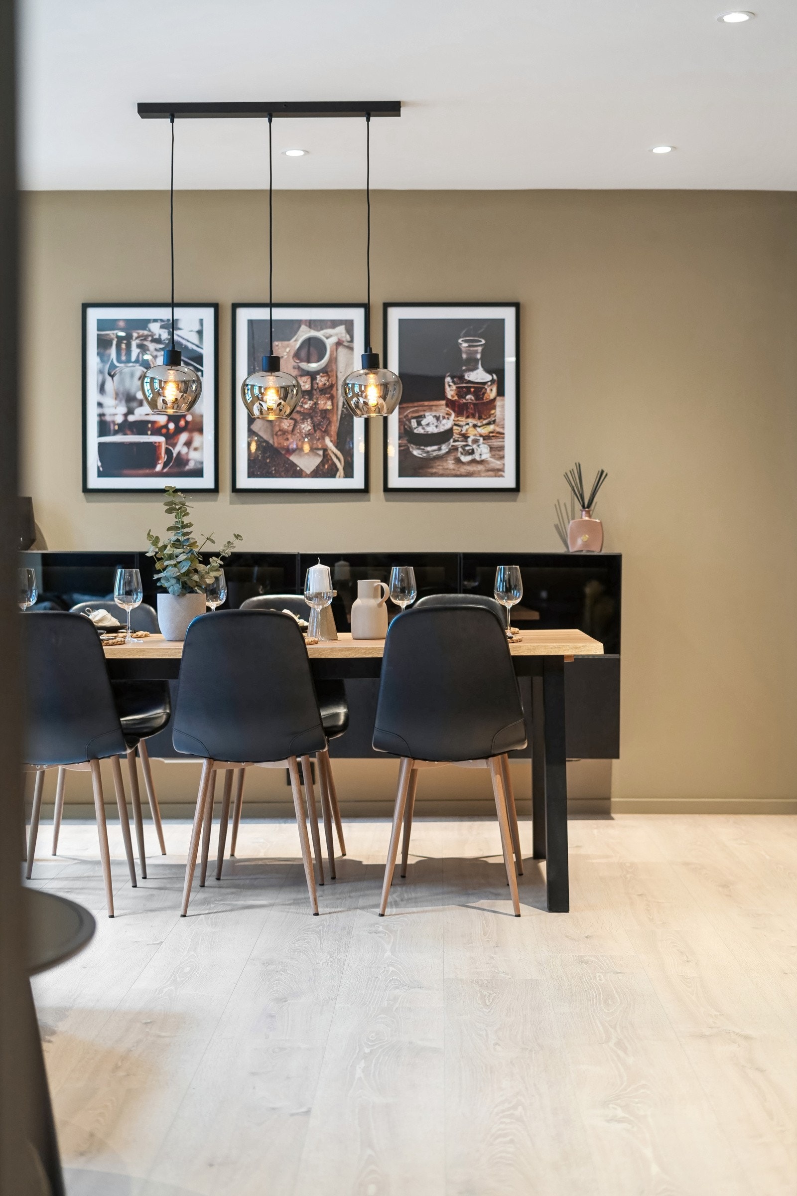 Leiligheten har elektriske varmekabler i alle gulv. Galleribilde