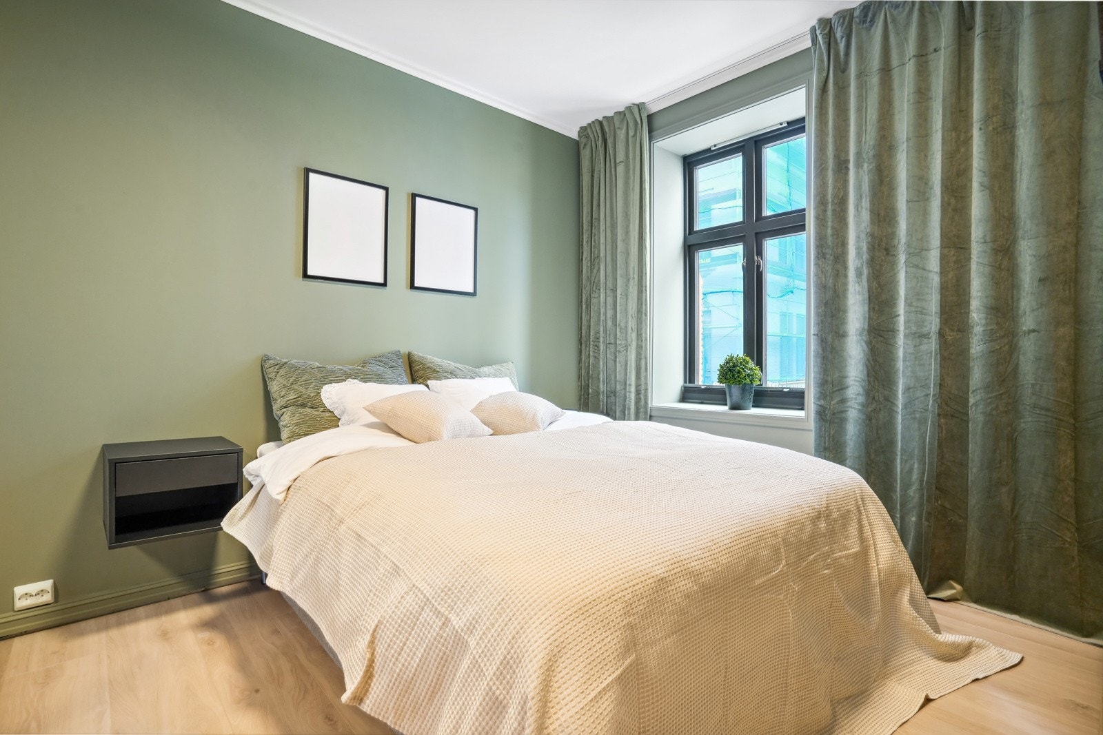 Hovedsoverommet er romslig og har god plass til en dobbeltseng. Galleribilde