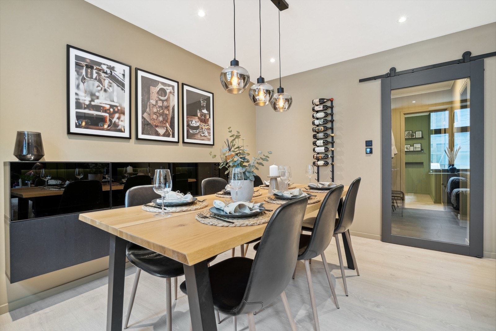 En særdeles lekker selveierleilighet med moderne og gjennomgående god standard. Galleribilde