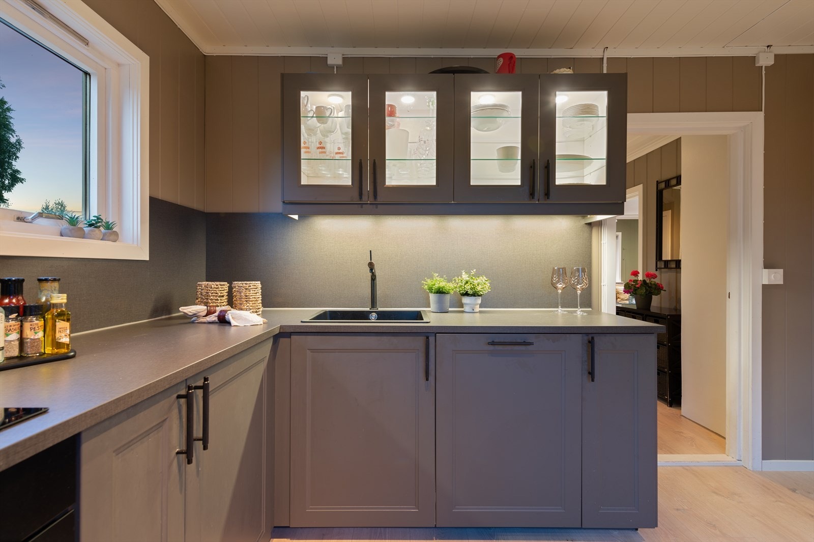 Laminert benkeplate. Galleribilde