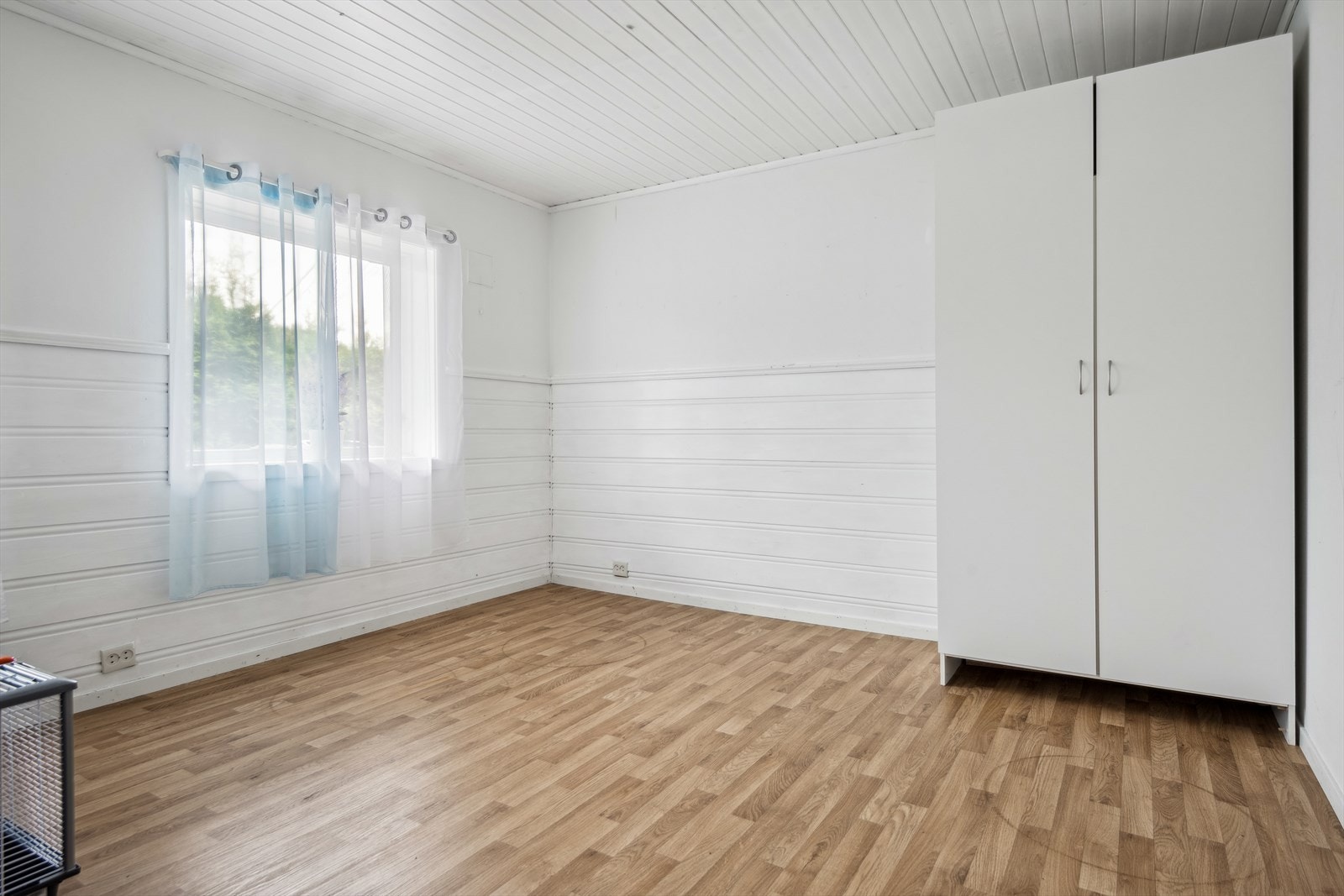 Rom i kjelleretasjen benyttet som soverom. (ikke godkjent)
Se punkt om ferdigattest for ytterligere informasjon. Galleribilde