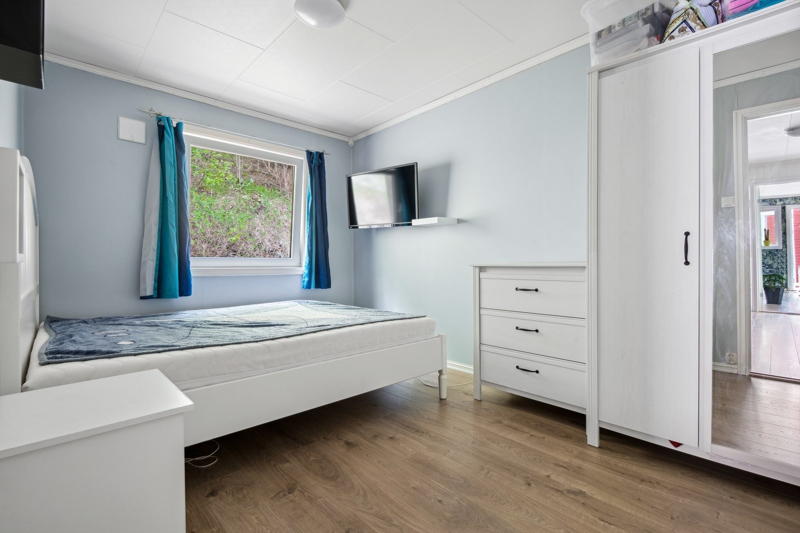 Hovedsoverommet har god plass til seng og garderobe Galleribilde