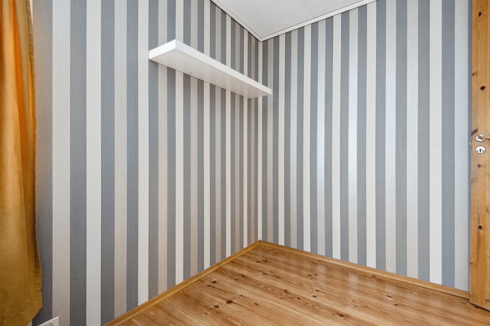 Bod i kjelleretasjen Galleribilde