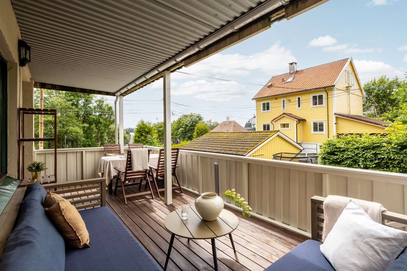 Privat, og skjermet balkong med gode solforhold. Galleribilde