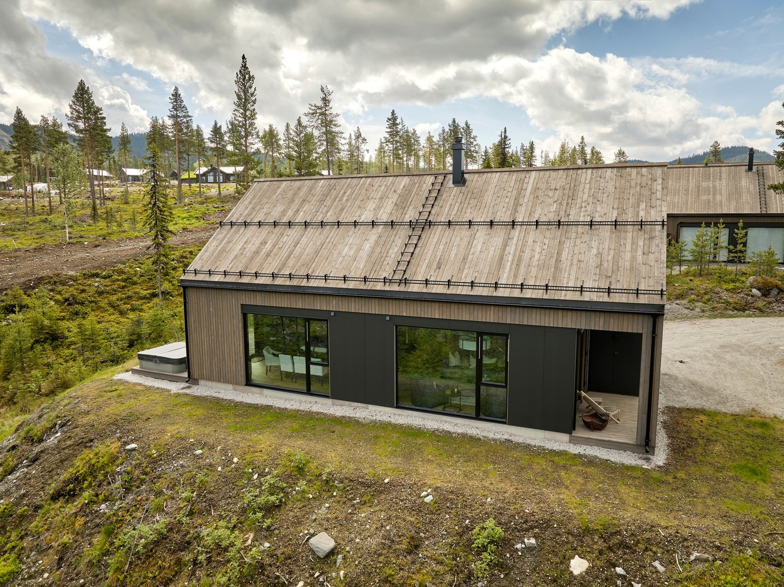 Primærutsikten er fra langsiden av hytta Galleribilde