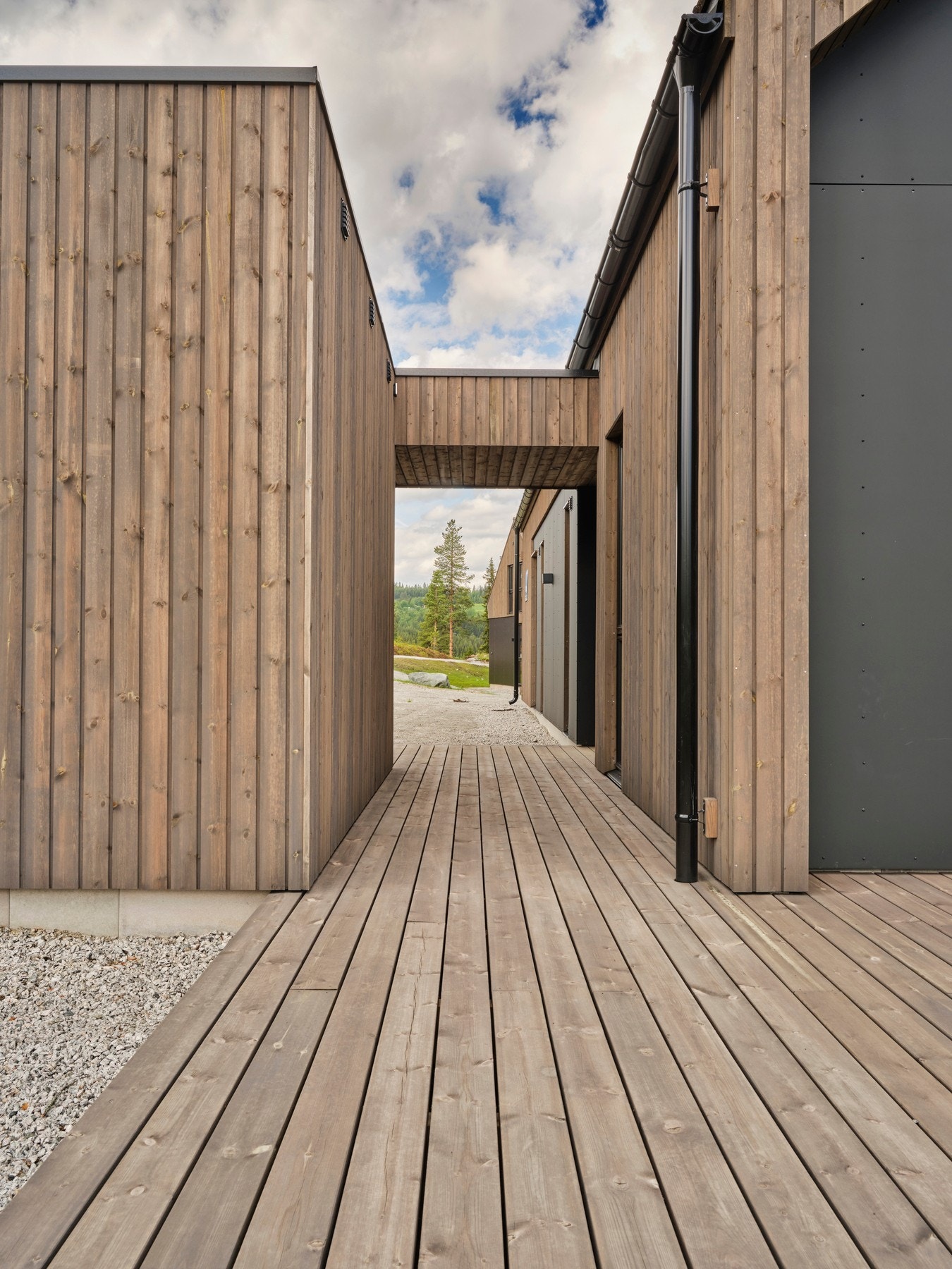 Tilnærmet vedlikeholdsfritt tak, fasade og terrassegulv, fra Concise Collection fra Talgø / MøreRoyal Galleribilde