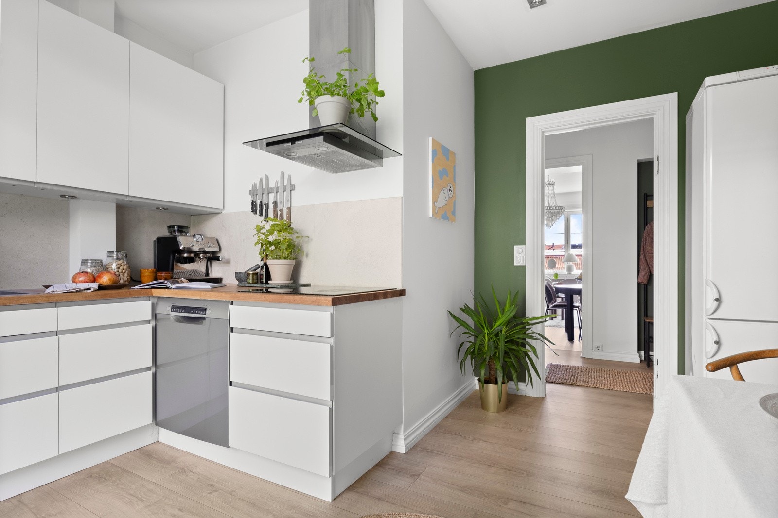 Kjøkken holder høy standard med siemens hvitevarer. Galleribilde