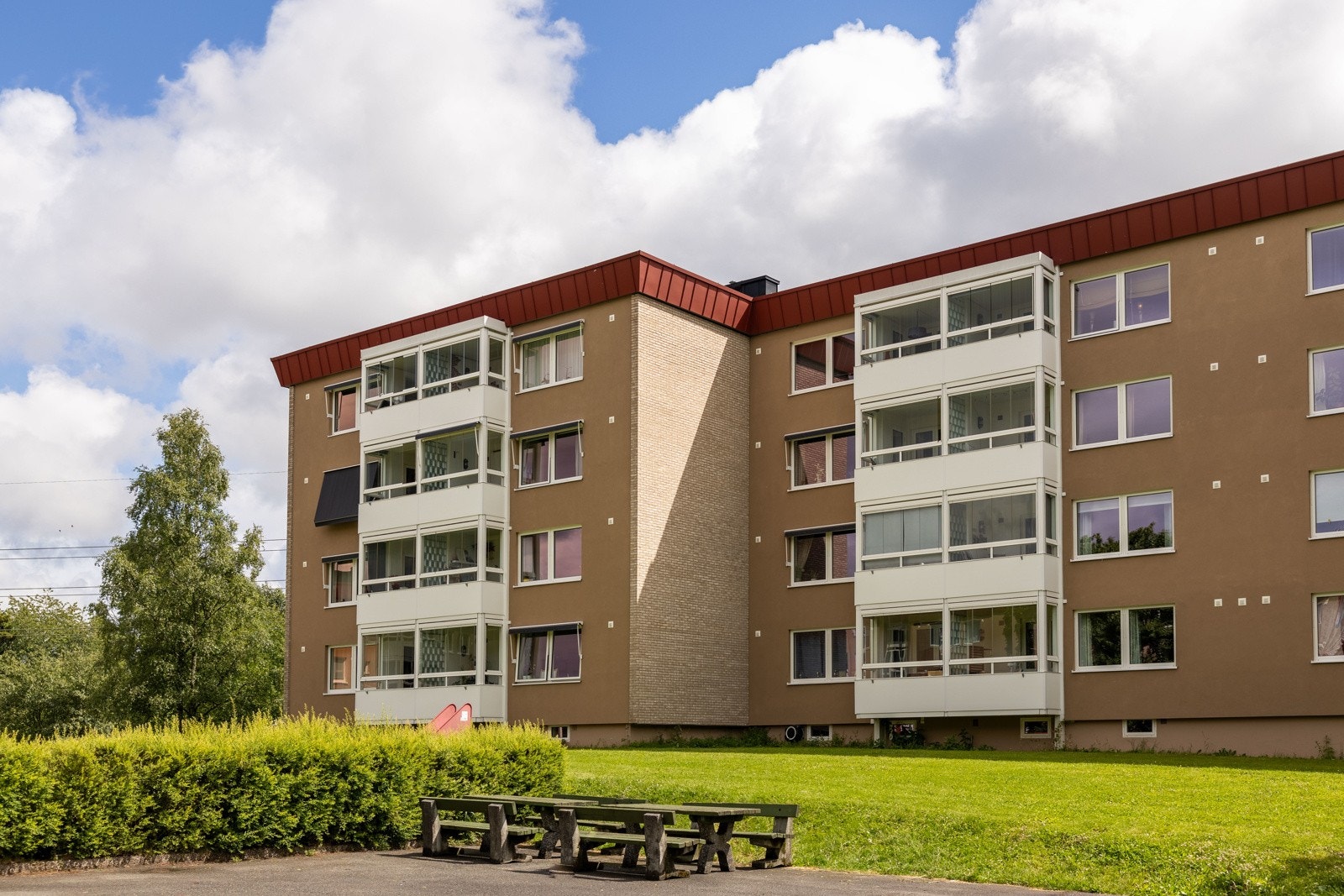 Borettslaget består av 177 andelsleiligheter, fordelt på 6 bygninger. Galleribilde