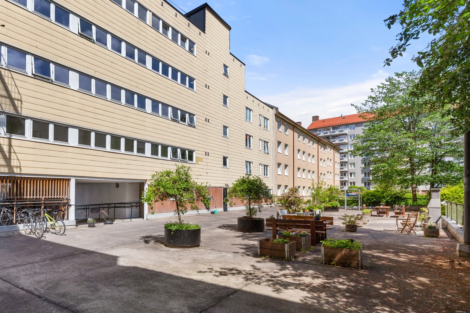 Bakgård. Galleribilde