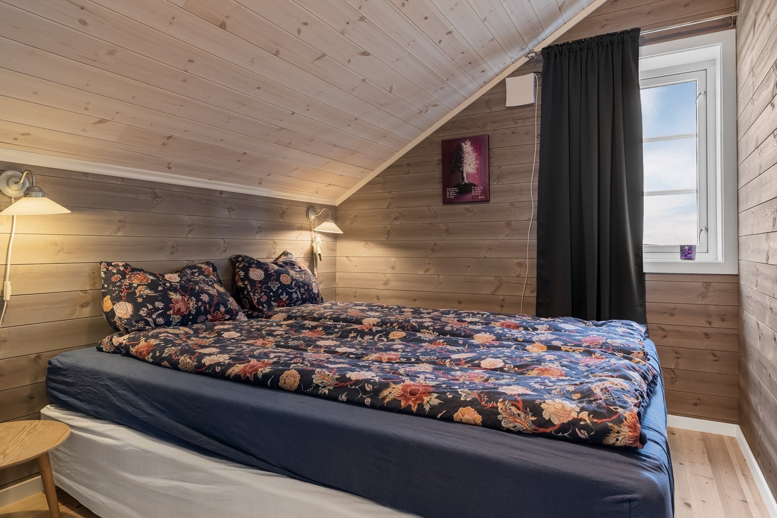 Det er fin plass til dobbeltseng på alle soverommene. Galleribilde