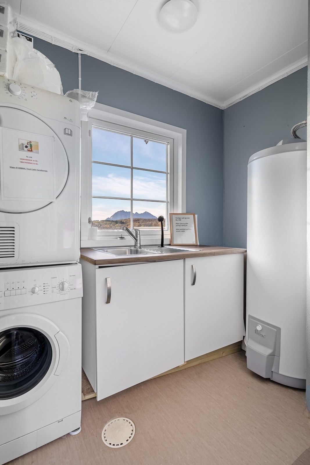 Det er et eget, praktisk vaskerom i det største servicebygget. Galleribilde