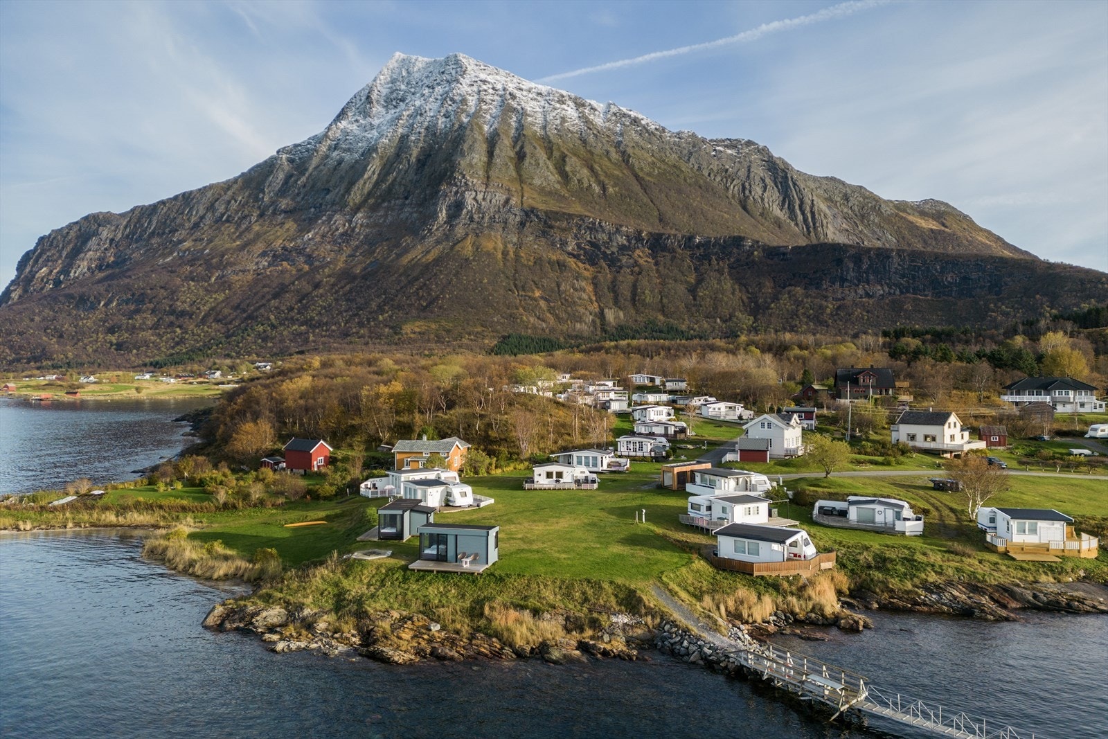 Sandhornet er fjellet som beskrives i "Å eg veit meg eit land" av salmedikteren Elias Blix som ble født på Sandhornøya. Galleribilde